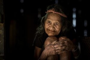 高齢者とのコミュニケーションで口臭を気にせずに話すコツは？